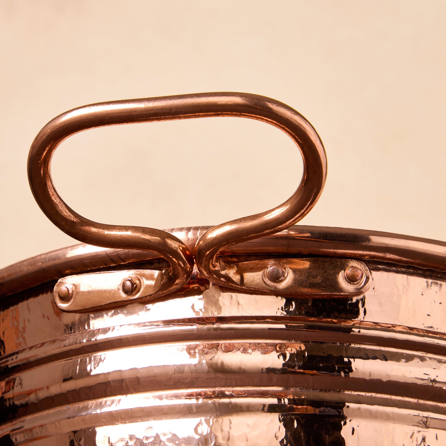 Hammered copper Large Ice Bucket and copper handles, from Ruffoni Historia collection
