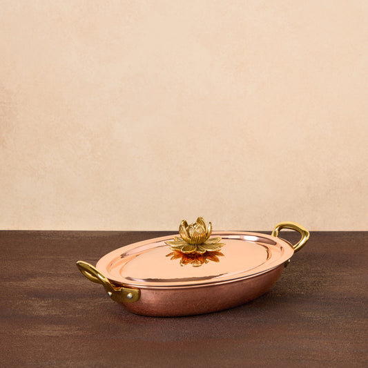 Hammered copper 10" Covered  Oval Gratin lined with high purity tin applied by hand over fire and bronze handles, from Ruffoni Historia collection