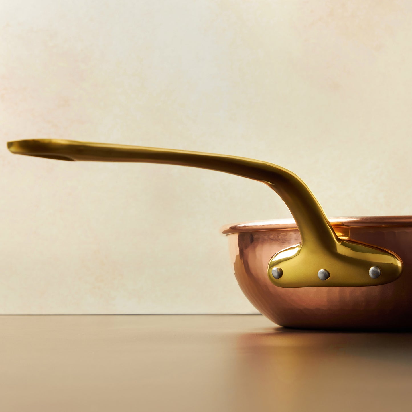 Beautiful bronze long stick handle on the Historia copper frying pan by Ruffoni