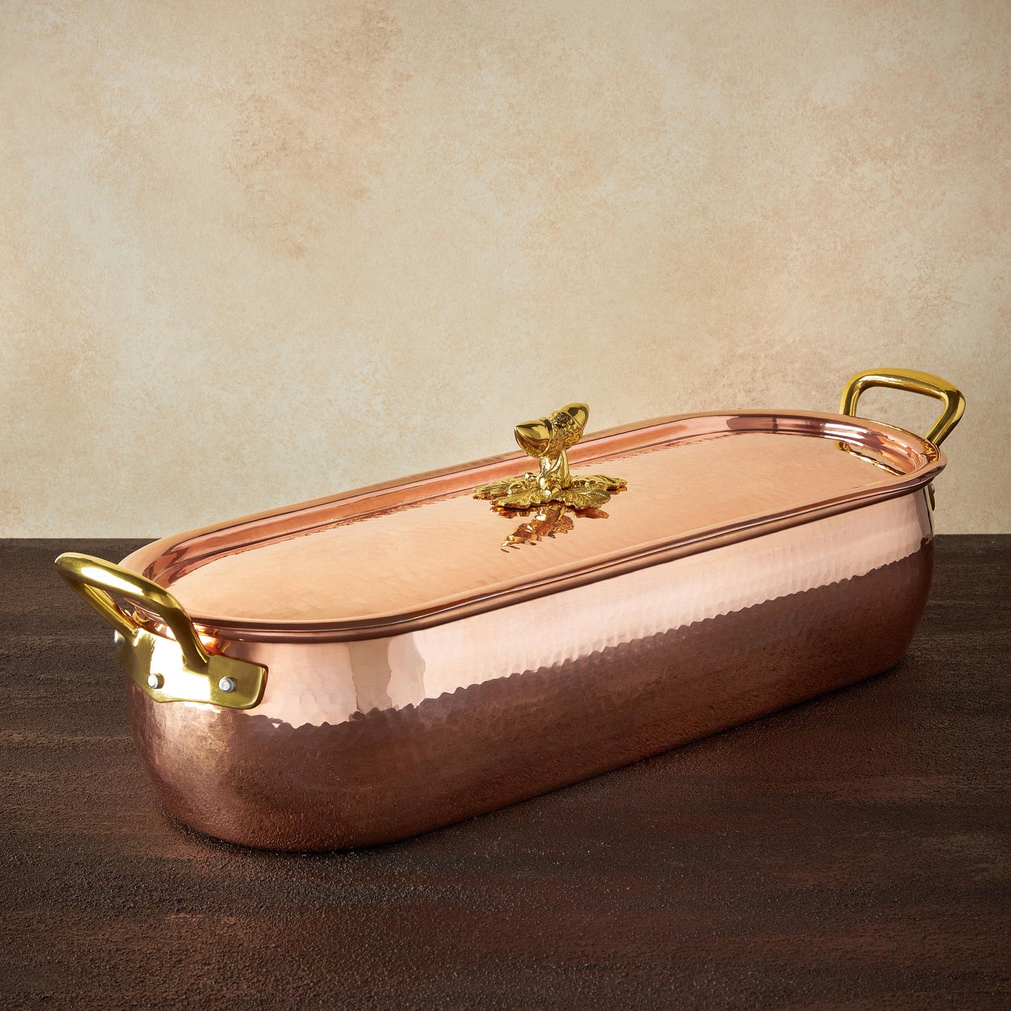 Hammered copper 9 Qt Fish Kettle lined with high purity tin applied by hand over fire and bronze handles, from Ruffoni Historia collection