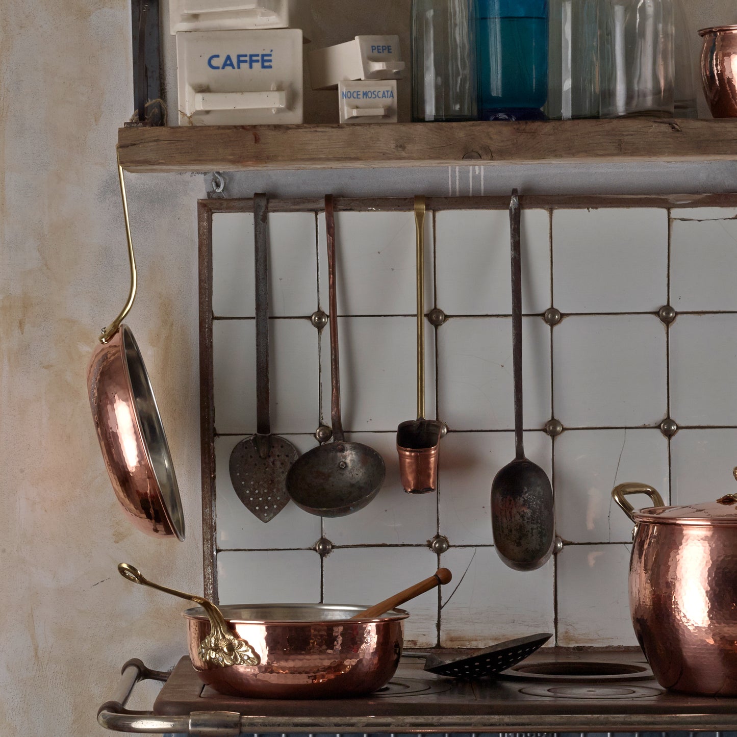 Hammered copper lined with high purity tin applied by hand over fire and decorated with bronze handles, from Ruffoni Historia collection