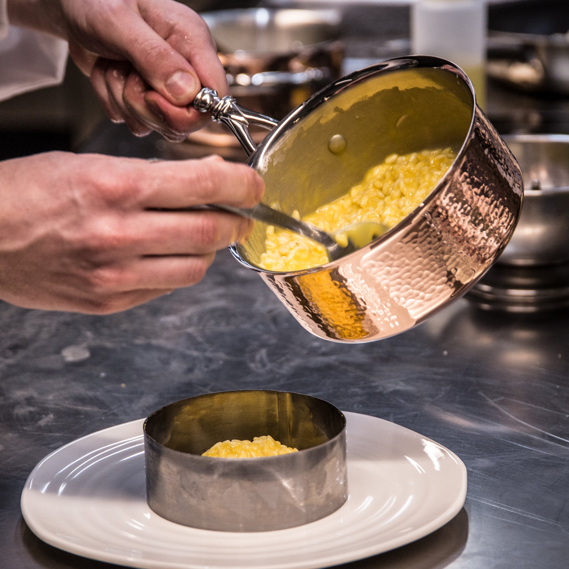 Small saucepan Opus Cupra hammered copper with stainless steel lining and decorated silver-plated lid knob finial from Ruffoni