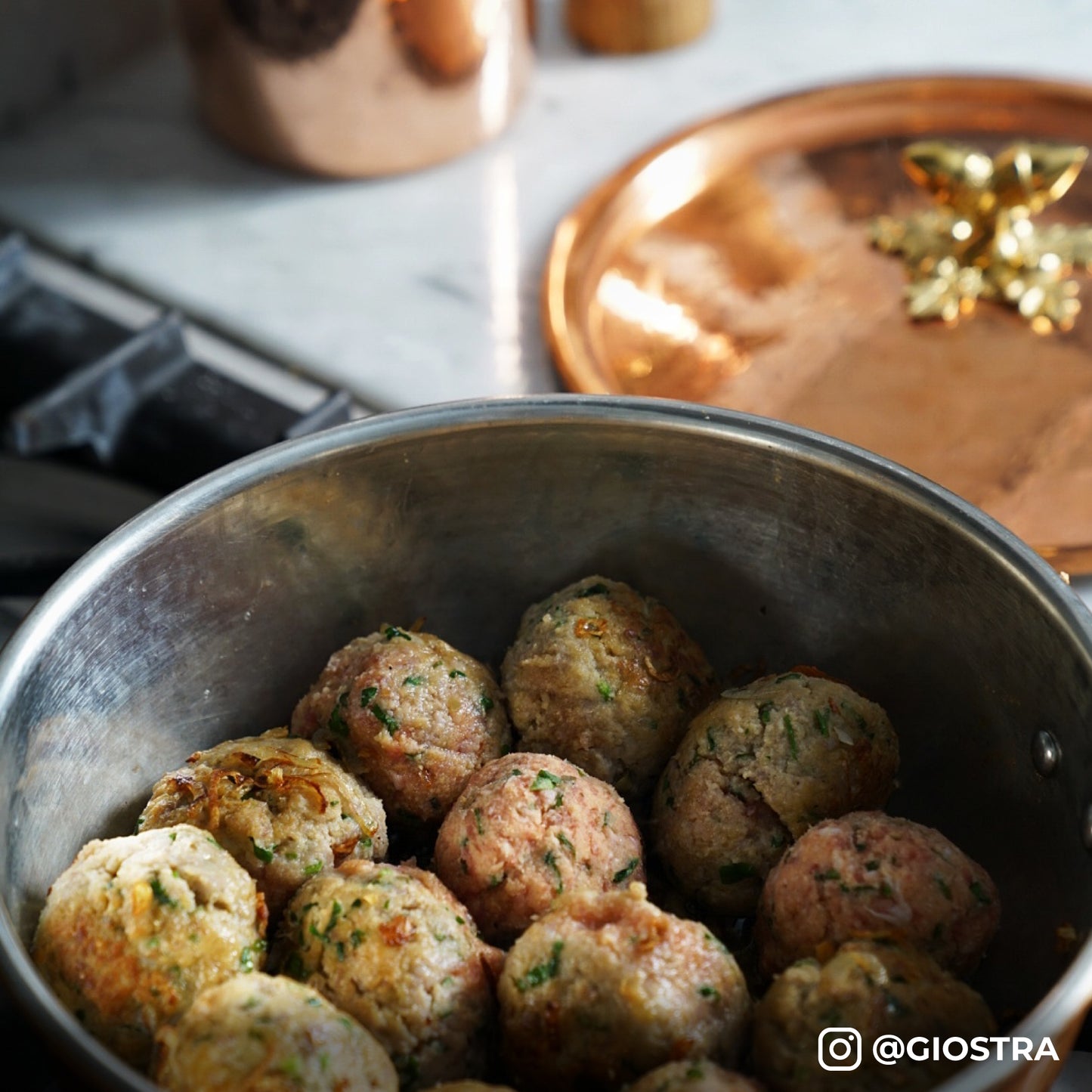 Hammered copper Chef's Pan lined with high purity tin applied by hand over fire and bronze handles, from Ruffoni Historia collection