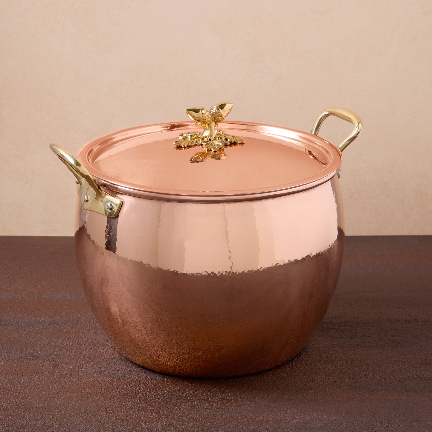 Hammered copper 14 Qt Stockpot lined with high purity tin applied by hand over fire and bronze handles, from Ruffoni Historia collection