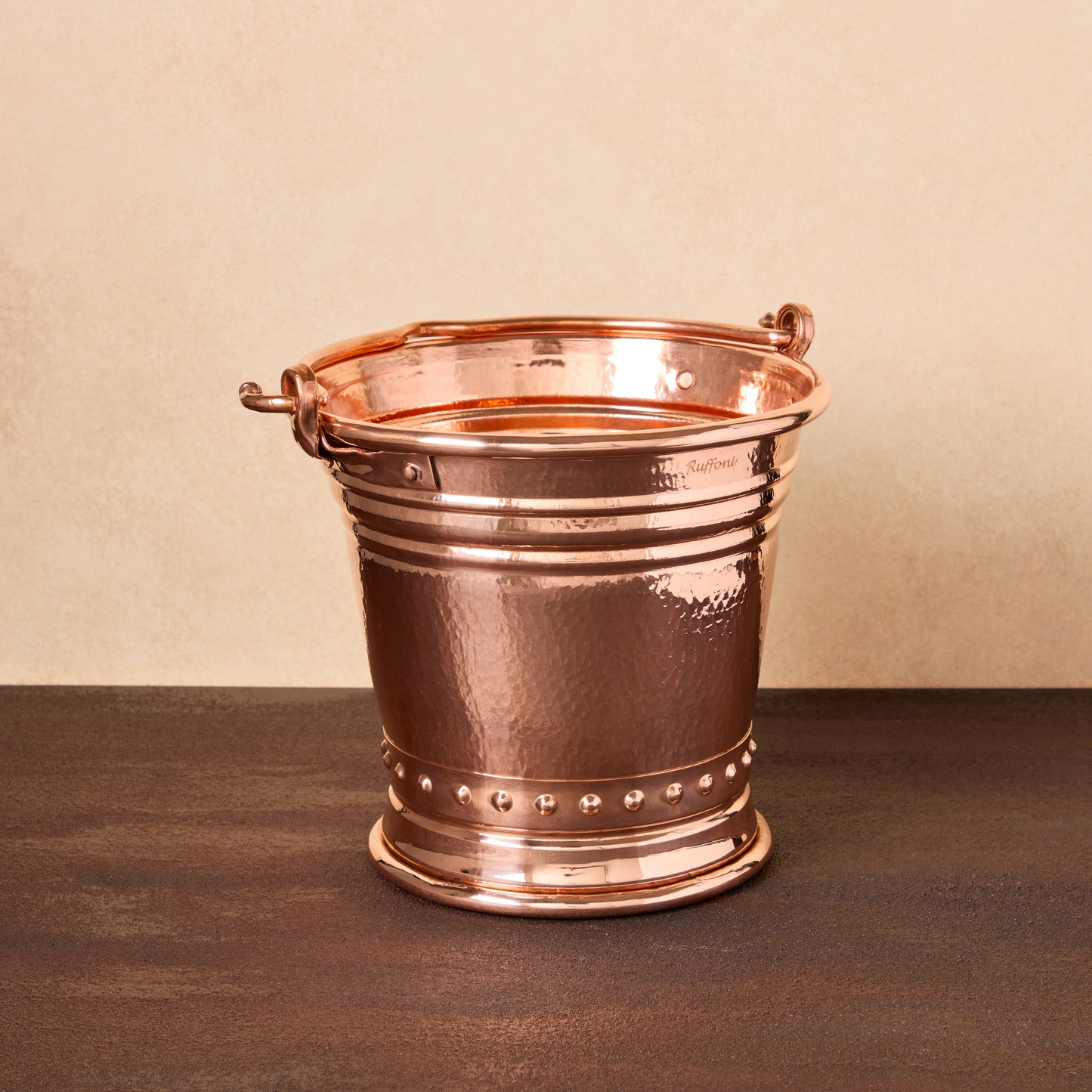 Hammered copper medium wine bucket  and copper handles, from Ruffoni Historia collection