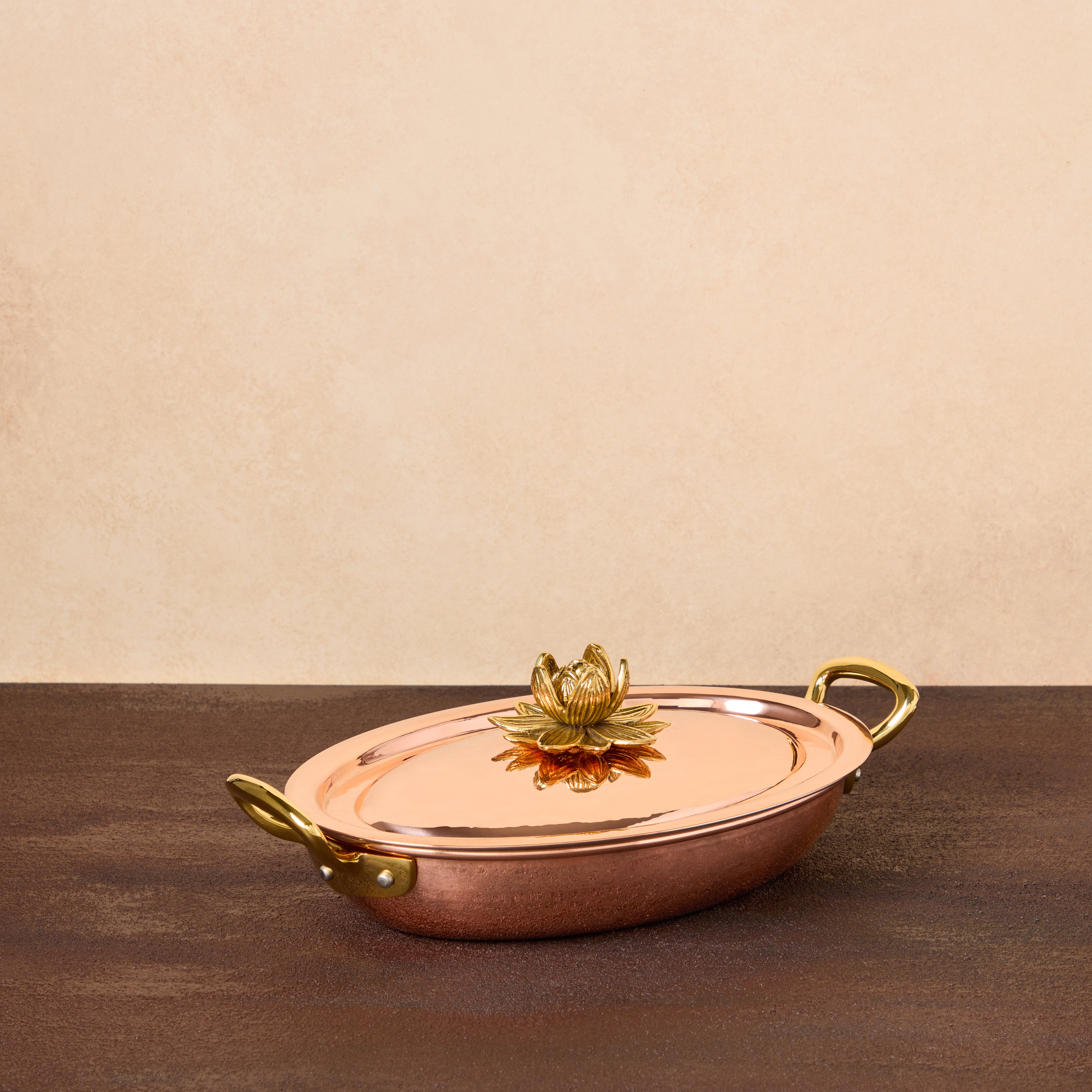 Lotus Oval Roaster - 10"