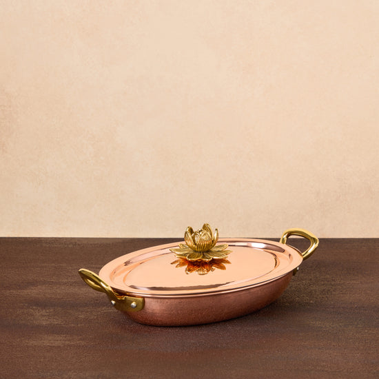 Hammered copper 10" Covered  Oval Gratin lined with high purity tin applied by hand over fire and bronze handles, from Ruffoni Historia collection