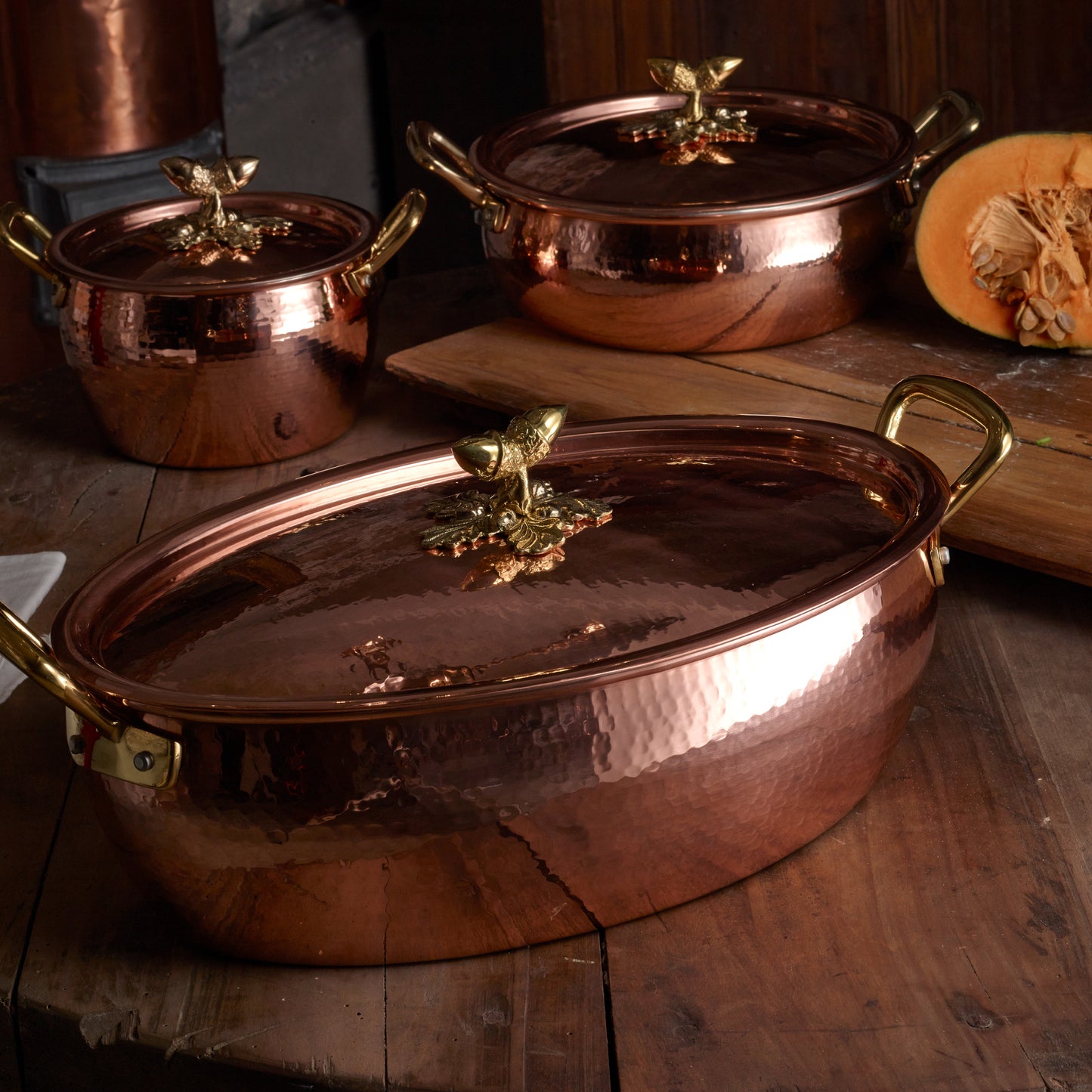 Hammered copper 8.5Qt Oval Casserole lined with high purity tin applied by hand over fire and bronze handles, from Ruffoni Historia collection
