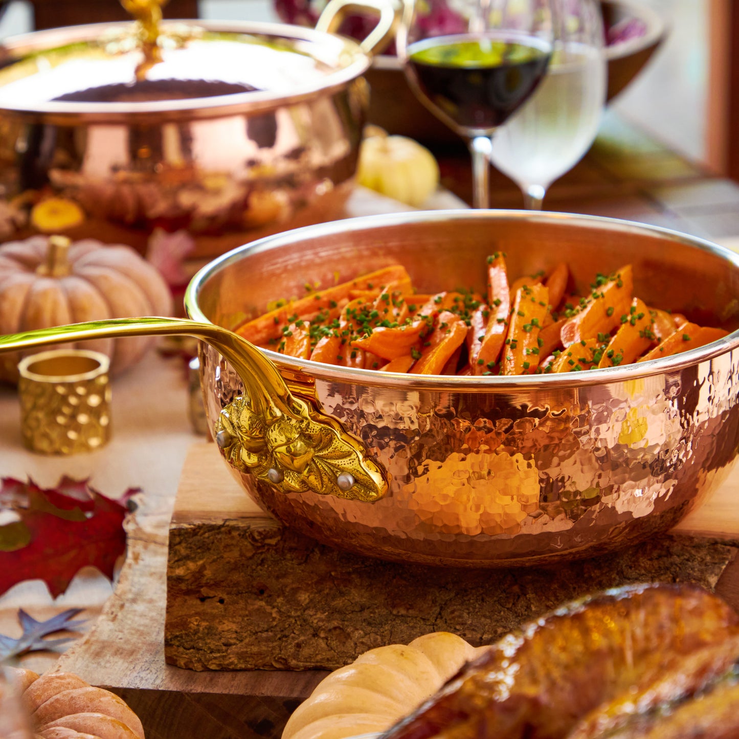 Hammered copper Chef's Pan lined with high purity tin applied by hand over fire and bronze handles, from Ruffoni Historia collection