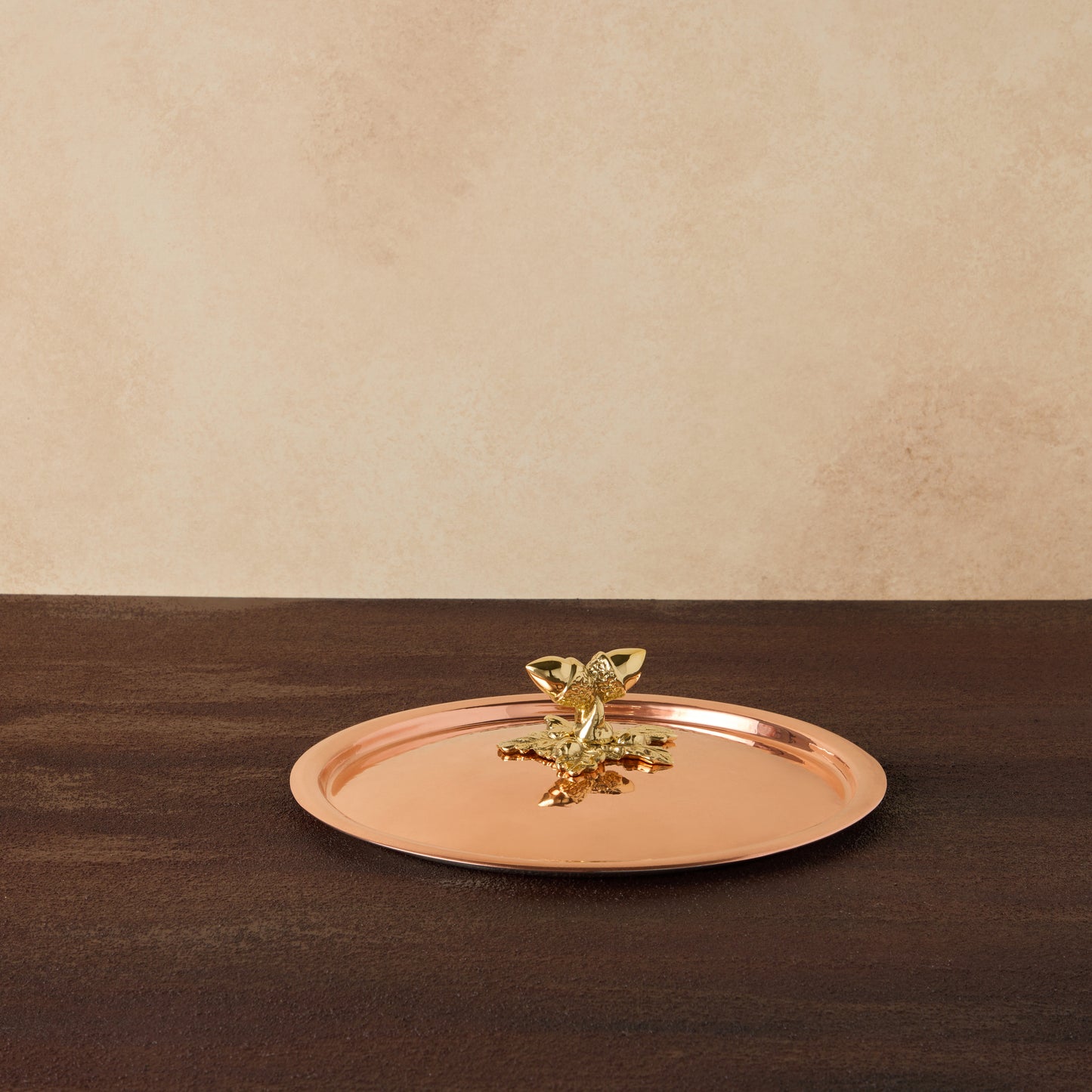 Historia 9.5" lid Crafted in beautiful copper and featuring a solid bronze acorn knob