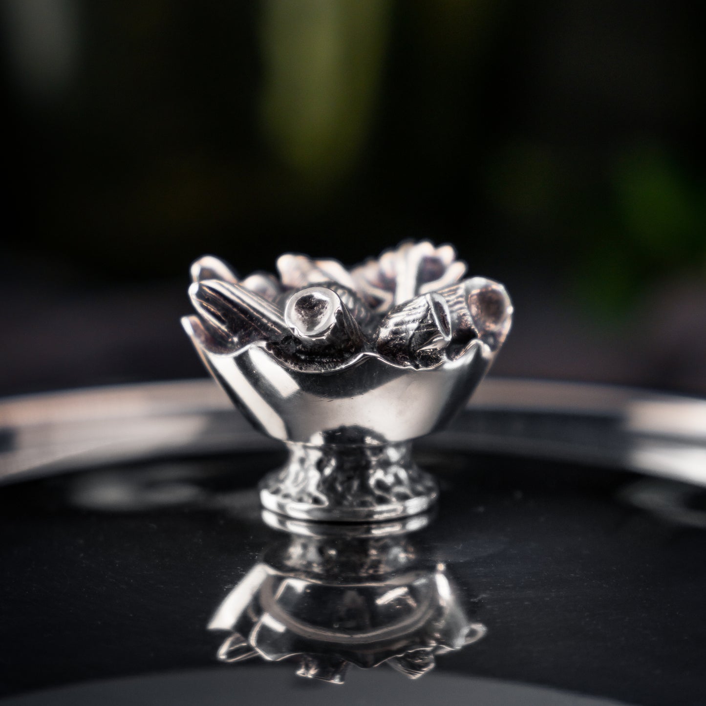 Silver plated, hand cast bronze knob in the shape of a crown filled with pasta, on top of the copper and stainless steel cookware The Pasta Queen by Ruffoni Collection